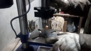 Торцовочная пила из болгарки. Простая конструкция.