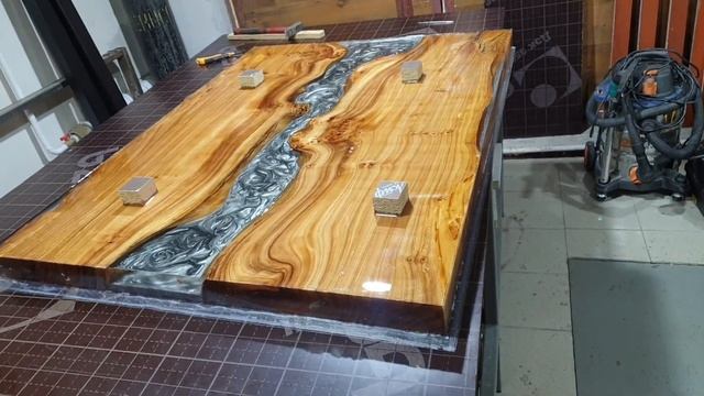 Изготовление стола из слэба карагача и эпоксидной смолы
