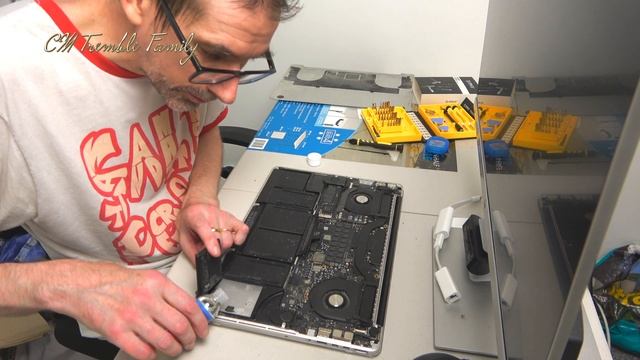 Replacing the battery in 15 Macbook Pro