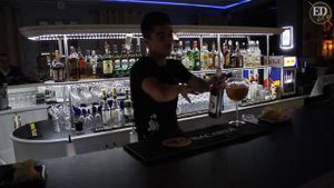 Огненное бармен-шоу – приготовление коктейлей с элементами жонглирования