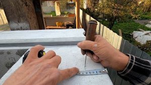 Стройка гаража из газобетонных блоков с односкатной крышей.