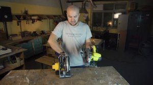 RYOBI RCS1600 - DeWALT DWE560