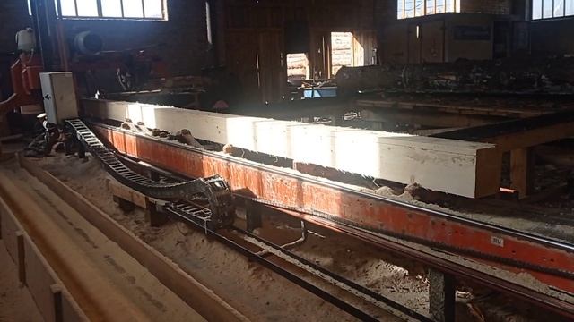 Ленточная пилорама. Распиловка леса на обрезную доску, брус.