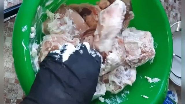 Быстрый и легкий рецепт мясо отходит от кости!!! Куриные бёдра в духовке!!! смотреть онлайн