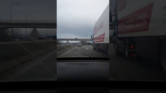 Peugeot 607 vs BMW E60 смотреть онлайн