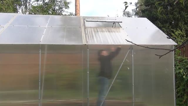 ВАРИАНТ БЮДЖЕТНОЙ ТЕПЛИЦЫ СВОИМИ РУКАМИ. смотреть онлайн