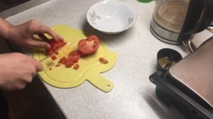 Как нарезать помидор кубиками (+в конце бонус)