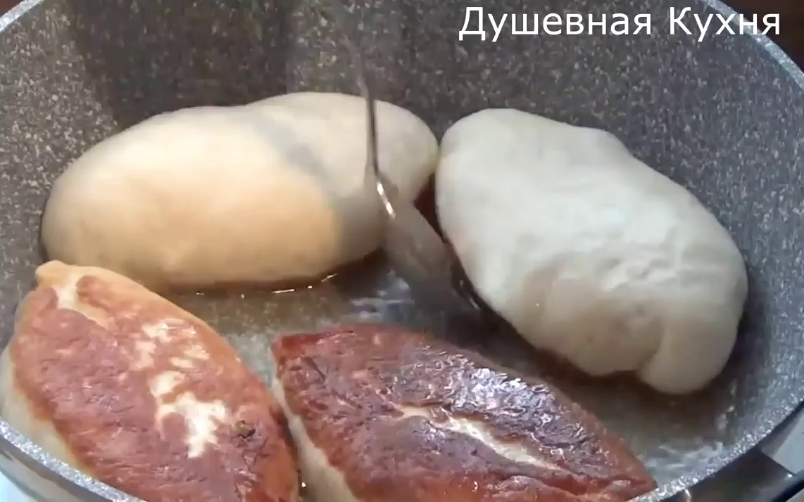 Деревенский завтрак - жареные пирожки и лесной чай! смотреть онлайн