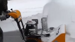 Снегоуборщик Stiga в работе