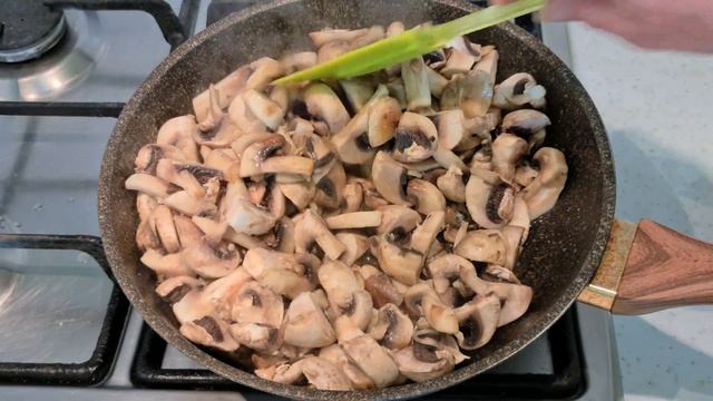 Не знала, что многие хозяйки не умеют жарить грибы. Показываю как надо смотреть онлайн