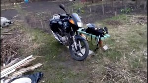 Поездка на дачу на мотоцикле весной. Просунул мотоцикл в калитку
