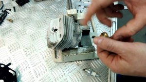 Реставрация свечного отверстия  цилиндра бензокосы \ DAMAGE THREADED of the hole spark plug