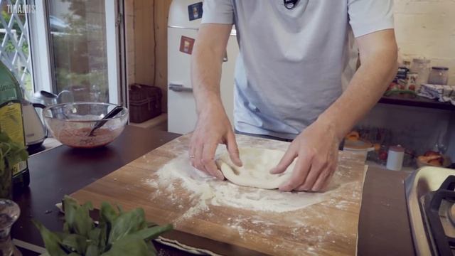 Пицца с ветчиной и сыром | Рецепт пиццы в духовке