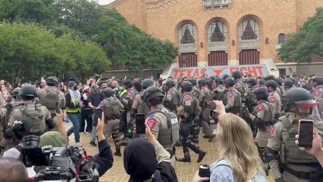 Губернатор Техаса призвал бросить в тюрьму всех участников пропалестинских протестов