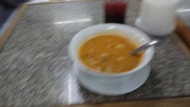 Пробуем суп Том ям в Паттайе. смотреть онлайн