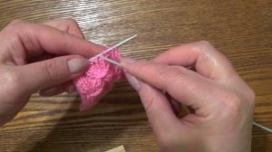 Узоры с протяжками. Нежный узор спицами с протяжками