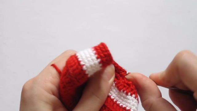 Вяжем пинетки крючком. Пинетки - машинки (пинетки - "Тачки"). смотреть онлайн