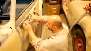 Шлифовка корпуса автомобиля необычной гибкой шлифмашинкой субтитры
