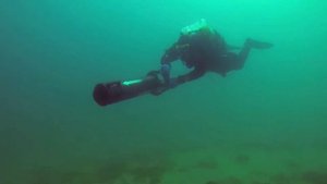 Diving with a scooter. Дайвинг с подводным буксировщиком
