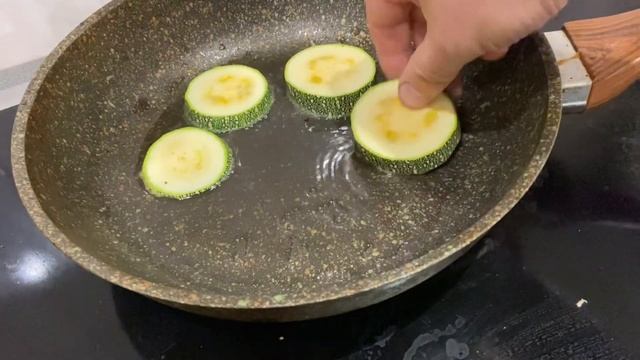 Полезный ужин! Кабачки помидоры зелень и свекла! смотреть онлайн