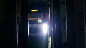 Прибытие метропоезда на станцию Елизаровская, Санкт-Петербург