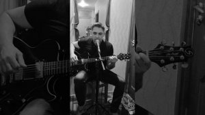 В холодном свете луны.