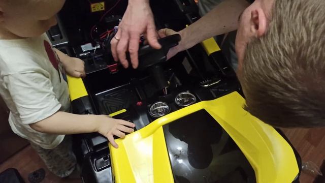Часть 1 Распаковка и сборка электромашины Kreiss Джип OC - JP - 088 4x4