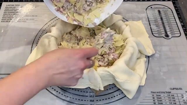 ?БЕЗ ВОЗНИ С ТЕСТОМ! Пирог с картошкой и беконом из готового слоенного теста.