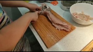 Щука на котлетки; снимаем кожу