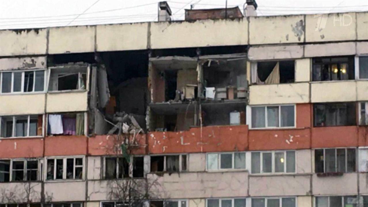 Взрыв прогремел в подъезде жилого дома в Санкт-Петербурге