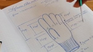 Простейшие мужские перчатки спицами #вязание #перчаткиспицами
