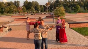 Обернусь я белой кошкой