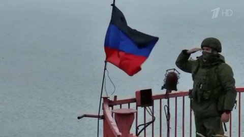 В освобожденном Мариуполе на телевышке поднят флаг Донецкой народной республики