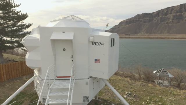 Inside A Tiny House That Looks Like A Spaceship | Unique Spaces | Architectural Digest смотреть онлайн