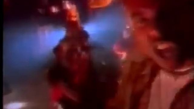 2 In A Room - El Trago смотреть онлайн