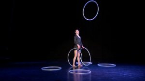 Laura Savolainen - 7 Rings (hula hoops act 2021)