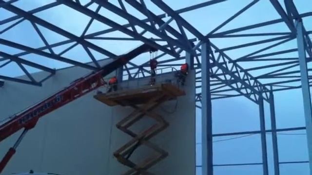 Монтаж панелей Сэндвич на металлокаркасе