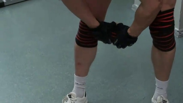 Как выполнять дожимы в тренажере для жимов ногами смотреть онлайн