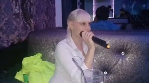 Учусь петь в караоке