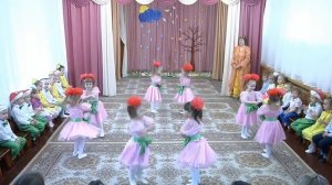 Осенние танцы. Танец ягодки-кокетки. Средняя группа.