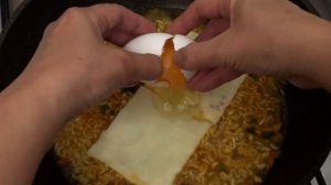 Как Приготовить Рамён//How To Make Ramen(Рамен с сыром и яйцом)