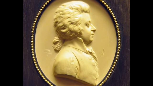 Mozart Sonata in E minor K.304 (tempo di menuetto) смотреть онлайн