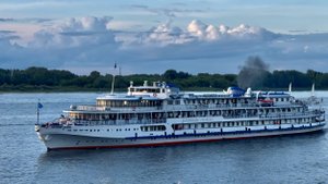 Новый Метеор 120Р "Капитан Полуэктов". Теплоход "Космонавт Гагарин". Нижне-Волжская наб. Н.Новгород.