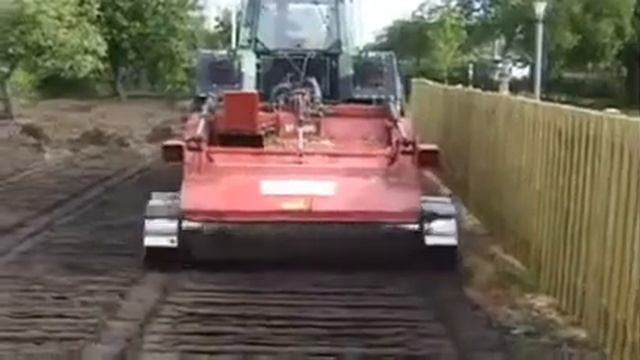 Глубокое рыхление почвы при помощи ротоваторов AHWI