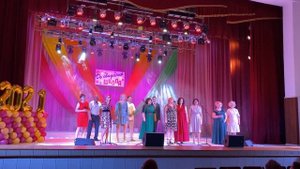 РОДИТЕЛИ СДЕЛАЛИ МУЗЫКАЛЬНЫЙ ПОДАРОК ДЕТЯМ НА ВЫПУСКНОЙ.