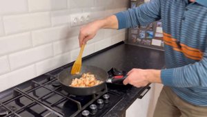 Курица Том Ям (Tom Yam Chicken) - идеальный рецепт двух блюд в одном.