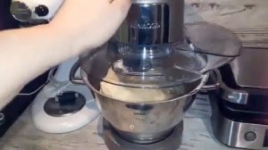 Хлеб замесит только  Kenwood