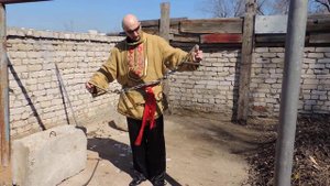 АиФ в гостях у Петра Филаретова (часть II - Петр гнет ломы)