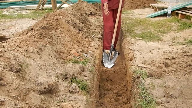 Рытье траншеи вручную смотреть онлайн