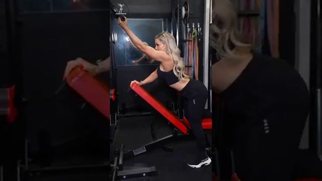 Крутая фитнес тренер - Stephanie Sanzo workout female fitness motivation RU GYM